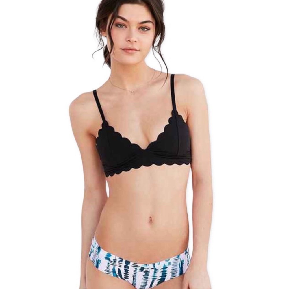 Out From Under Ayden Scallop Triangle Bra - Picture 3 of 8